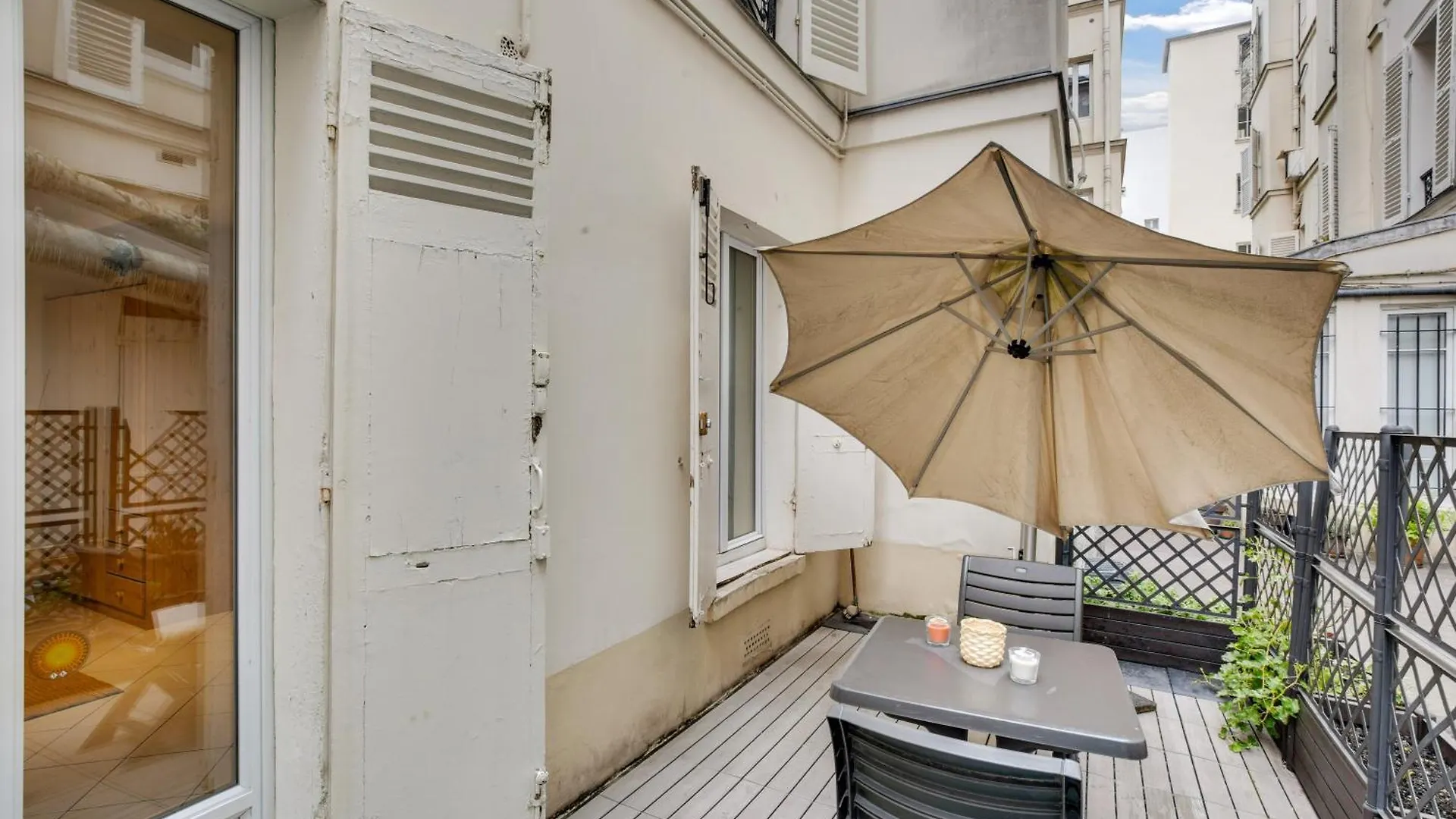 Chic Studio With Terrace In Paris Apartment